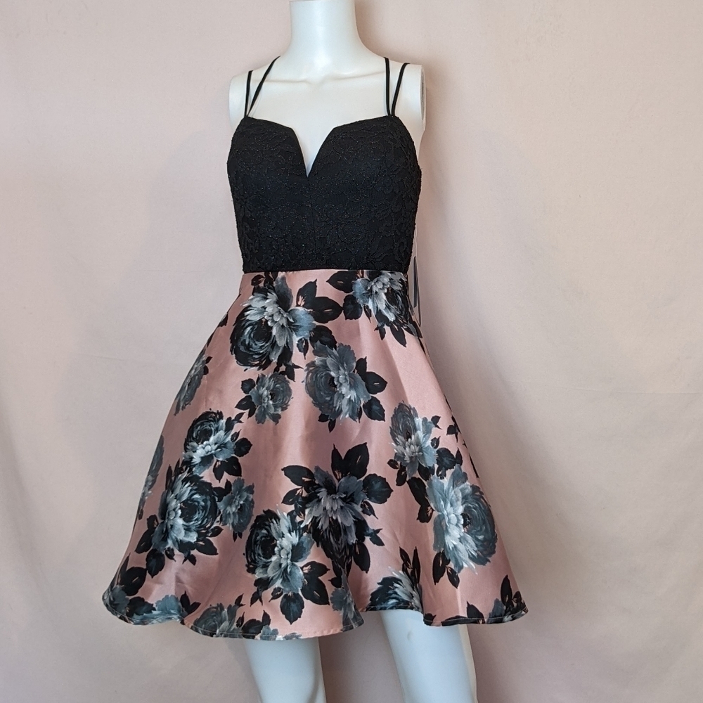 City Vibe Pink Floral Lace Up Back Lace Bodice Dress size 3